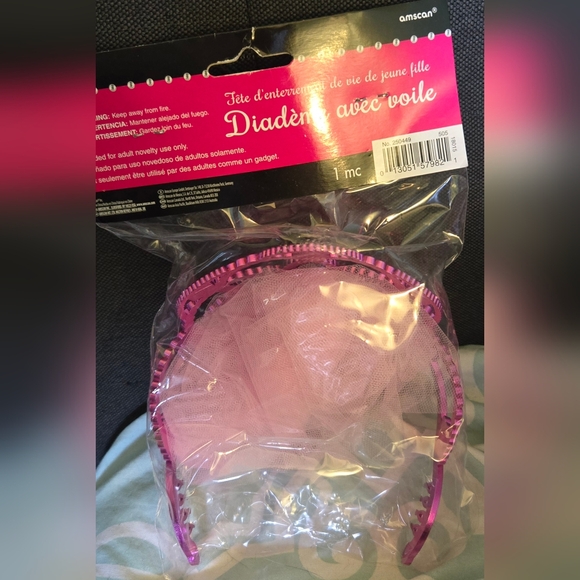 NEW TIARA WITH VEIL BACHELORETTE PARTY / BRIDAL SHOWER - Picture 2 of 4